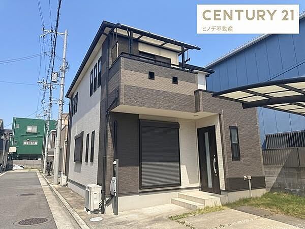美しく整った街並みに調和する一邸。分譲地ならではの統一感があり、気持ちよく新生活をスタートできます。