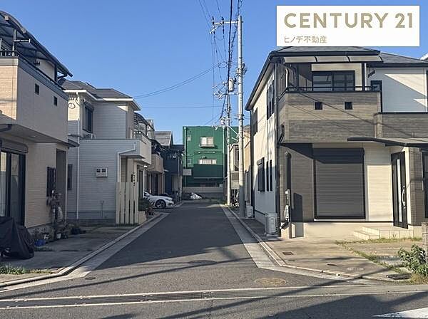 南西・北西の二方道路に面した角地。陽当たりや風通しに恵まれた、開放感あふれるロケーションをご体感いただけます。