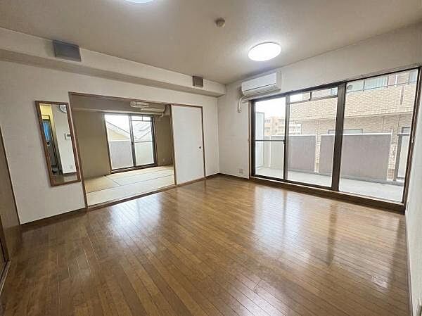 ■和室あり♪くつろぎの空間や来客用にも重宝する和室付き♪落ち着いた和の空間が暮らしにゆとりを与えてくれますね♪■全居室に収納あり♪荷物が多いご家庭でもスッキリとした住空間を維持できます♪