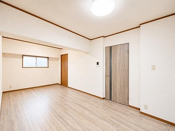 ※AIにて荷物の消去加工をしております。