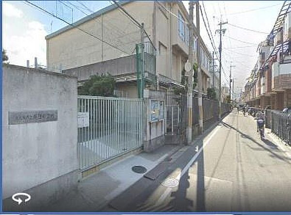 東大阪市立英田中学校まで1069m