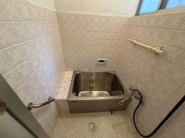 掲載写真には、AIによる画像加工により家具・家電・小物等を消去または調整しているものがあります。現況と異なる場合がありますので、現地および現況を優先いたします。