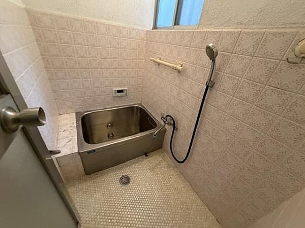 掲載写真には、AIによる画像加工により家具・家電・小物等を消去または調整しているものがあります。現況と異なる場合がありますので、現地および現況を優先いたします。