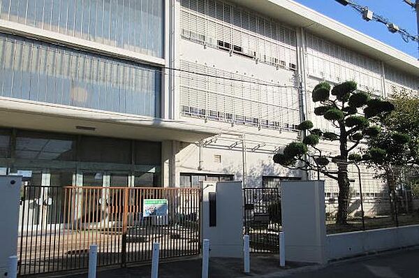 大東市立南郷小学校まで658m