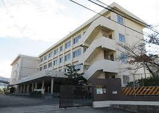 大東市立谷川中学校まで875m