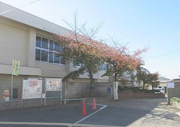 四條畷市立四條畷南小学校まで367m