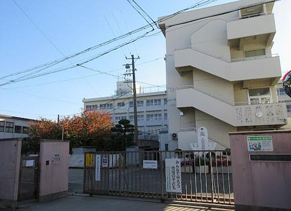 大東市立三箇小学校まで543m