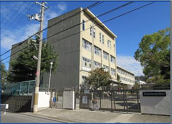 四條畷市立四條畷中学校まで613m