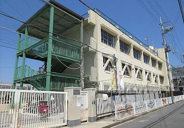 東大阪市立枚岡西小学校まで792m