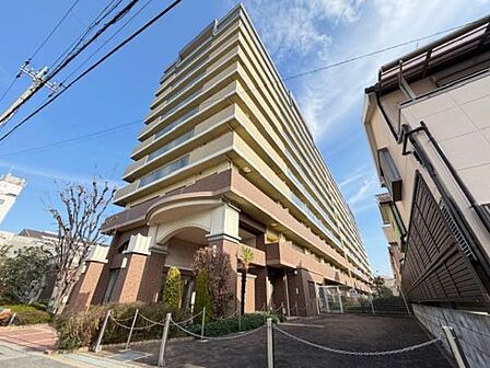 4LDKと非常に使い勝手の良い間取りなので快適に生活がおくれる事間違いなしの中古マンションです♪ご案内希望のお客様はスマイシア不動産販売までご連絡下さい♪TEL072-874-4123