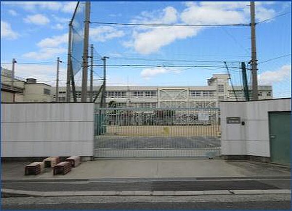 東大阪市立上小阪小学校まで389m