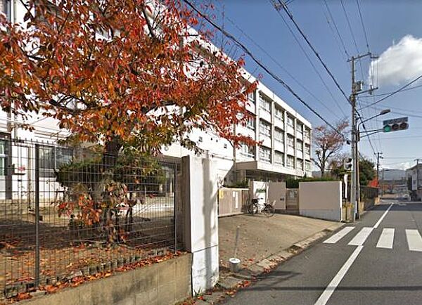 大東市立氷野小学校まで733m
