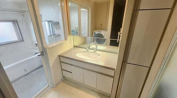 ※AIにて荷物の消去加工をしております。