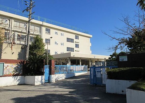 大東市立灰塚小学校まで794m