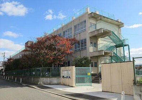 東大阪市立弥刀東小学校まで641m