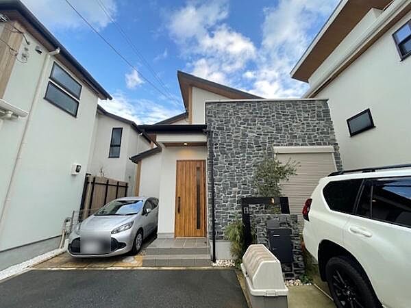 外観：327002229256