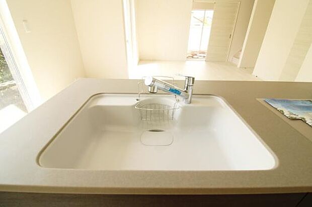 広めにつくられたシンク♪洗い物が多い日も安心のスペースです。