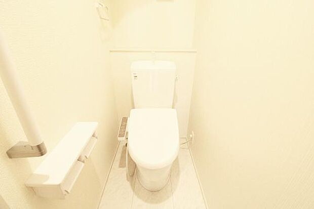 温水洗浄便座付きのトイレで、一年を通して快適にご利用できます。