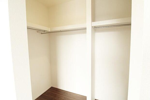 ＷＩＣ（ウォークインクローゼット）があるお部屋♪季節ごとの入れ替えも不要で便利です♪