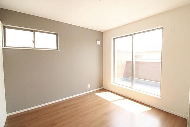 ナチュラル感のある洋室は、自分好みのインテリアが楽しめます♪ご家族とインテリアや家具を選びに行くのは購入時の醍醐味の一つです。