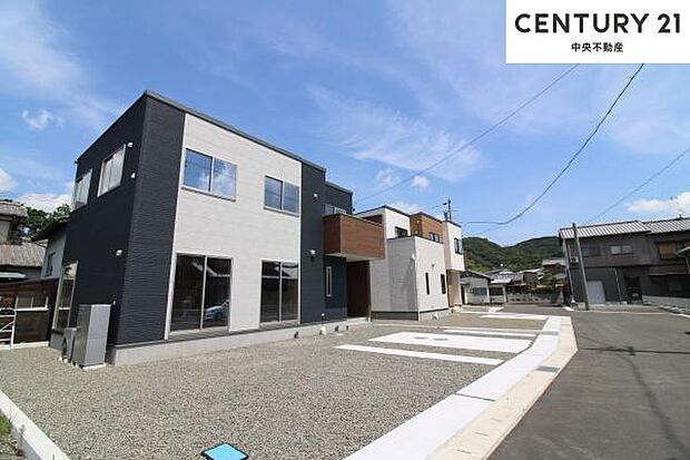 前面道路幅員6mで駐車楽々♪交通量も少なめ!