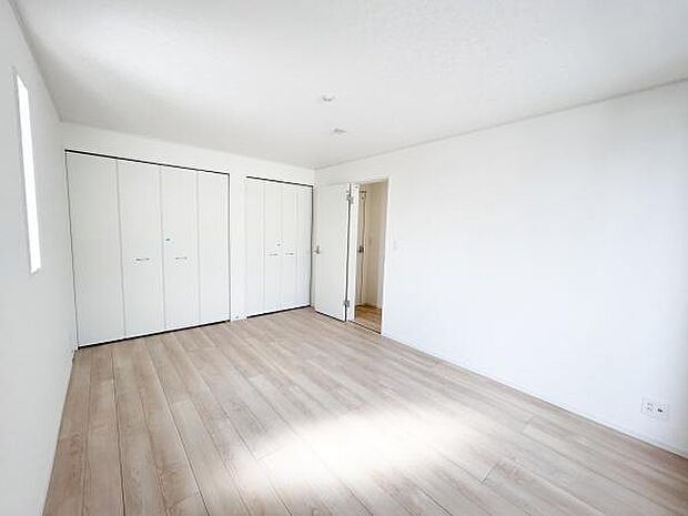 収納付きの洋室☆内装の雰囲気が少し変わるので、家具のレイアウトも楽しめます♪