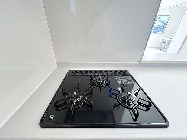 嬉しい三口コンロ！料理もはかどります！グリル付きです♪