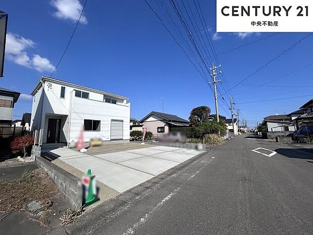 前面道路は十分な広さがあります◎