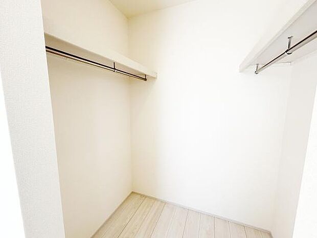 ＷＩＣ（ウォークインクローゼット）があるお部屋♪季節ごとの入れ替えも不要で便利です♪