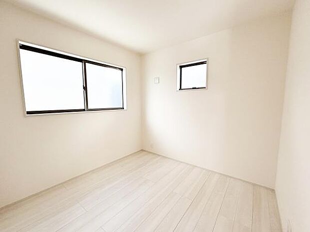 ナチュラル感のある洋室は、自分好みのインテリアが楽しめます♪ご家族とインテリアや家具を選びに行くのは新築購入時の醍醐味の一つです。