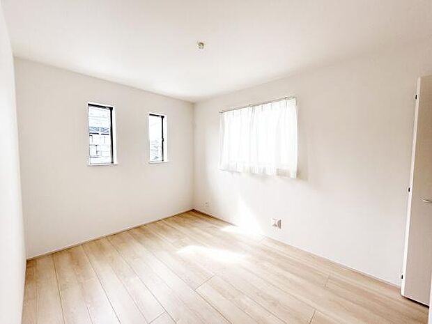 どんな家具も合わせやすいデザイン！シンプルなつくりだからこそどんな色味・どんな素材の家具もしっくりマッチします♪