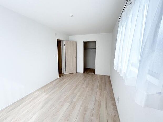 ＷＩＣ（ウォークインクローゼット）があるお部屋♪季節ごとの入れ替えも不要で便利です♪