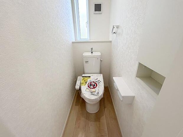 温水洗浄便座付きのトイレで、一年を通して快適にご利用できます。