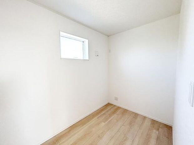 ナチュラル感のある洋室は、自分好みのインテリアが楽しめます♪ご家族とインテリアや家具を選びに行くのは新築購入時の醍醐味の一つです。