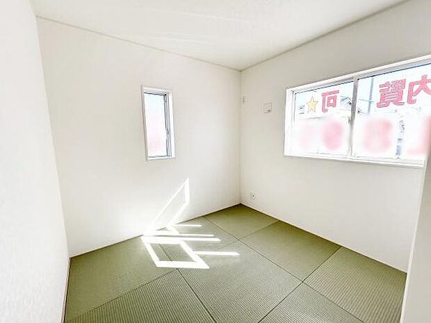 意外と場所をとるアイロンがけや、お洗濯物を畳むときにも広々と使うことができ、ちょっと一休みしたいとき、すぐに横になれるのも魅力です♪