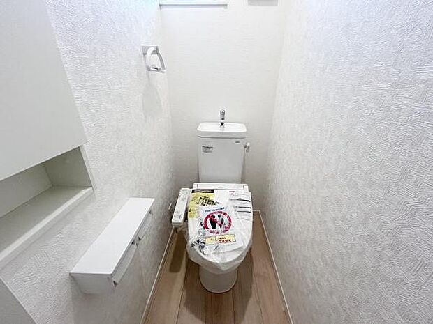 温水洗浄便座付きのトイレで、一年を通して快適にご利用できます。