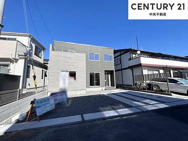 ゆとりある駐車スペース♪並列4台可能◎