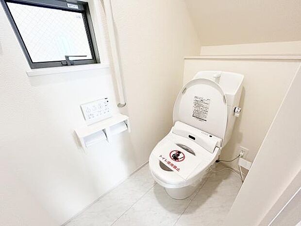 温水洗浄便座付きのトイレで、一年を通して快適にご利用できます♪