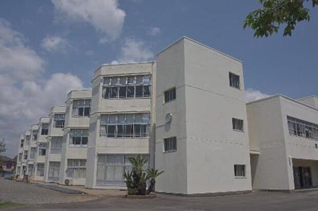 藤枝市立藤岡小学校まで720m