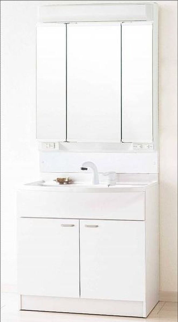 お手入れと使いやすさが自慢の洗面台♪ミラー扉の内側がすべて収納スペースになっています♪