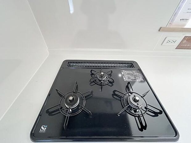 嬉しい三口コンロ!料理もはかどります!グリル付きです♪