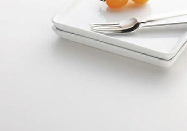 インテリア性に優れた人造大理石製。肌触りがよく、耐久性があり、清掃性にも優れています。