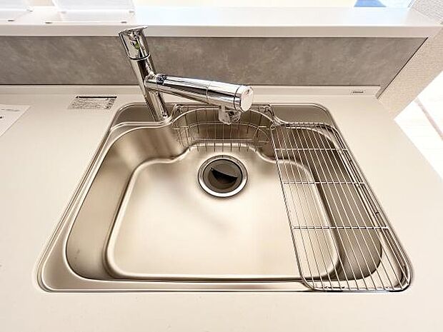 広めにつくられたシンク♪洗い物が多い日も安心のスペースです。