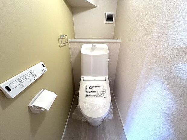 温水洗浄便座付きのトイレで、一年を通して快適にご利用できます。