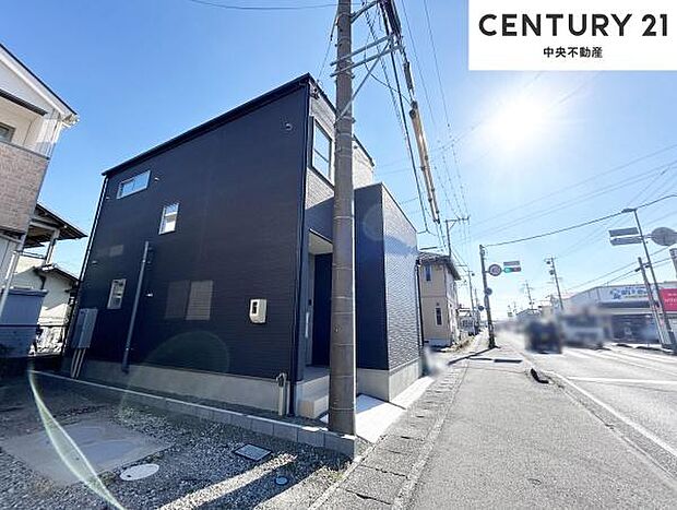 前面道路の様子です。藤枝市内はもちろん、焼津方面へもアクセスが便利です◎