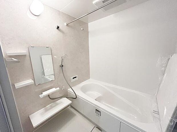 手足が伸ばせるゆとりの浴槽で一日の汗や疲れを流し、リラックスタイムを満喫できます。