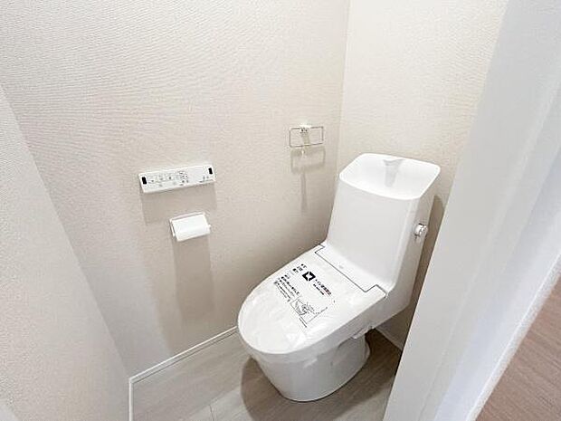 温水洗浄便座付きのトイレで、一年を通して快適にご利用できます。