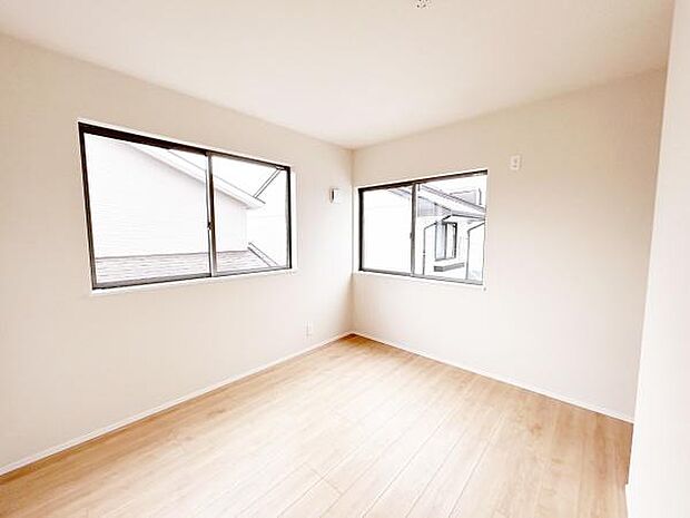 子供部屋としても趣味のお部屋としても、ちょうどいいサイズの洋室です☆