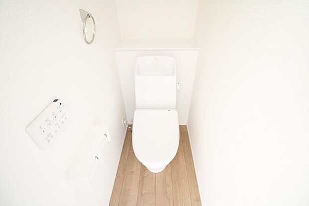 温水洗浄便座付きのトイレで、一年を通して快適にご利用できます。