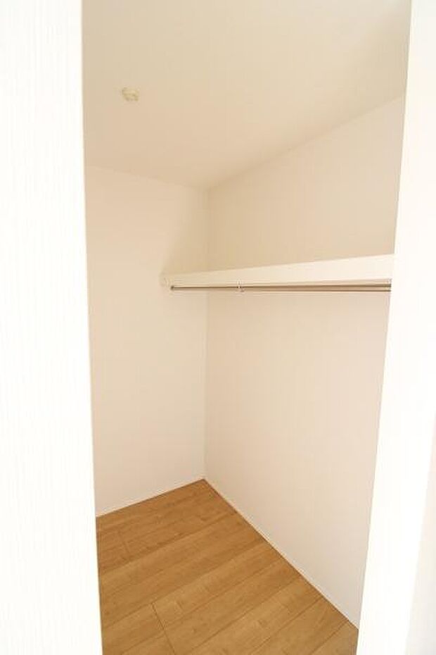 ＷＩＣ（ウォークインクローゼット）があるお部屋♪季節ごとの入れ替えも不要で便利です♪
